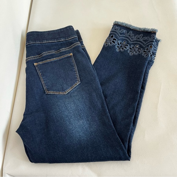 Soft Surroundings Lacer Cut Hem Blue Denim Jeans Pants Size Medium Pull-On - Picture 1 of 7